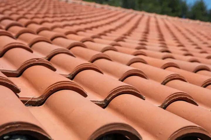 Pose de tuiles à Buire-le-Sec